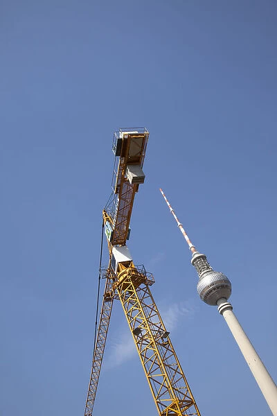 Germany, Berlin, Mitte, Fernsehturm TV Towernext to contruction crane