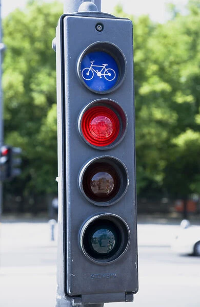 Germany, Berlin, Mitte, pedestrian crossing lights including light for cyclists