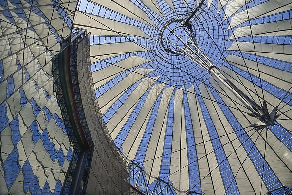 Germany, Berlin, Potzdamer Platz, Sony Centre with glass canopied roof over its central