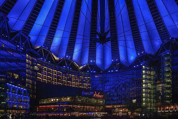Germany, Berlin, Potzdamer Platz, Sony Centre with glass canopied roof over central plaza