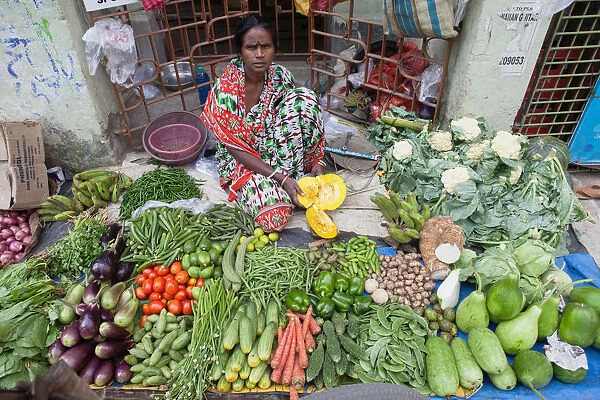 India, West Bengal, Kolkata, Vendor in the vegetable market in the Garia district