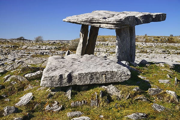 Ireland, County Clare, The Burren, Poulnabrone Dolmen
