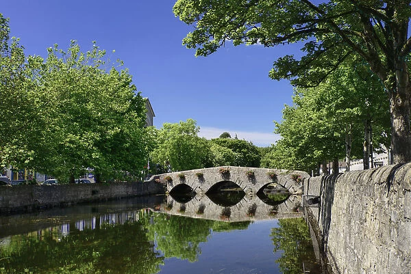 Ireland, County Mayo, Westport, A bridge over the Carrowbeg River on the Mall