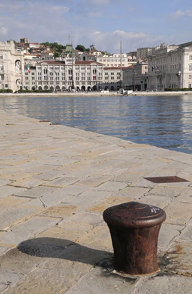 Italy, Friuli Venezia Giulia, Trieste, Molo Audace waterside with Piazza dell Unita