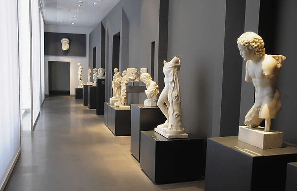 Italy, Lazio, Rome, Esquiline Hill, Palazzo Massimo, Museo Nazionale Romano, corridor of statuary (first floor)