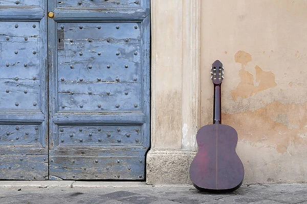 Italy, Lazio, Rome, Piazza de Santa Maria de Trastevere, guitar & wall