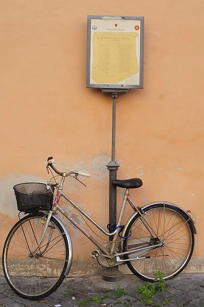 Italy, Lazio, Rome, Trastevere, bicycle & information sign