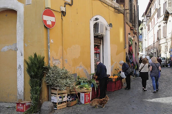 Italy, Lazio, Rome, Trastevere, meandering around the streets of Trastevere