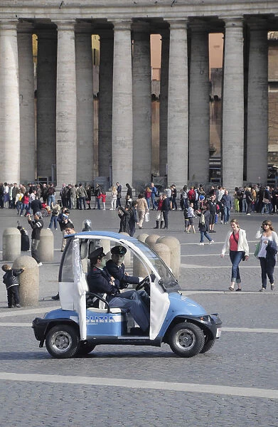 Italy, Lazio, Rome, Vatican City, St Peters Square, Police vehicle on the square