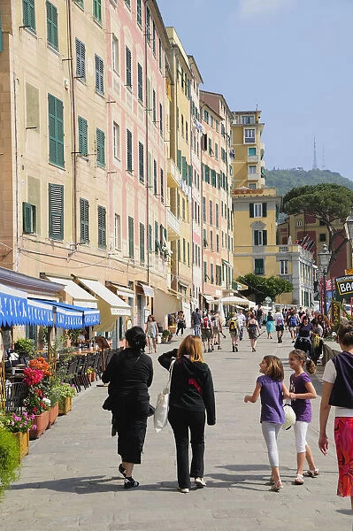 Italy, Liguria, Camogli, family walking along the esplanade at Camogli