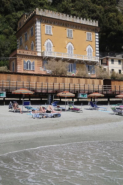 Italy, Liguria, Cinque Terre, Monterosso, hotel & beach scene