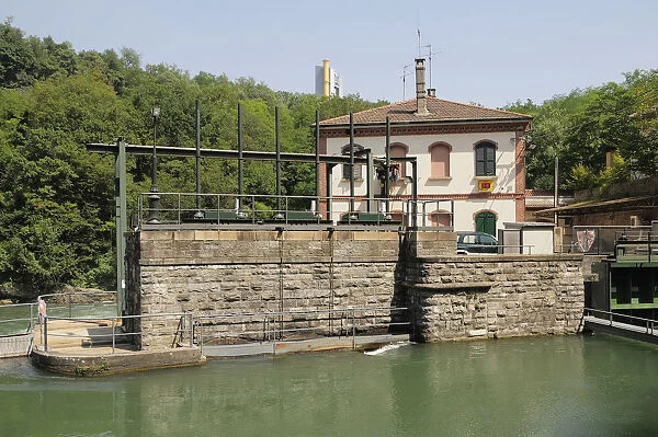 Italy, Lombardy, Valle Adda, canal lock at Paderno d Adda