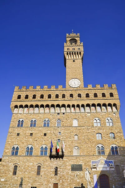 Italy, Tuscany, Florence, Piazza della Signoria, Palazzo Vecchio with reeplica of the statue David by Michelangelo