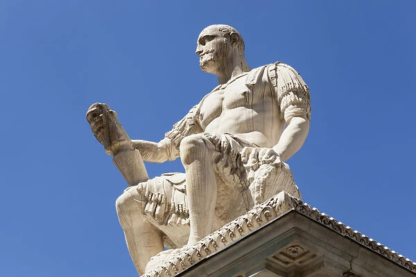 Italy, Tuscany, Florence, Statue of Giovanni Delle Bande Nere also known as Giovanni Di Bicci De Medici, Piazza San Lorenzo