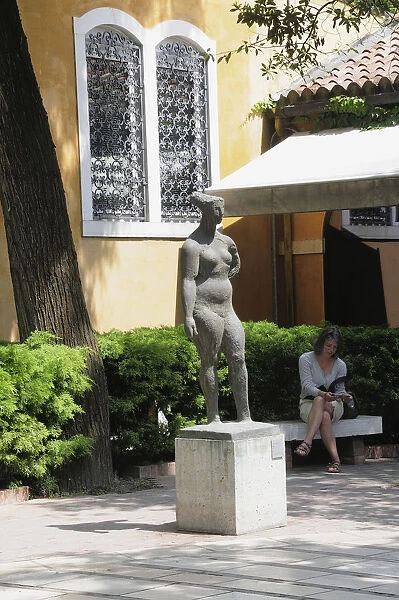 Italy, Veneto, Venice, Peggy Guggenheim Collection, garden with sculpture