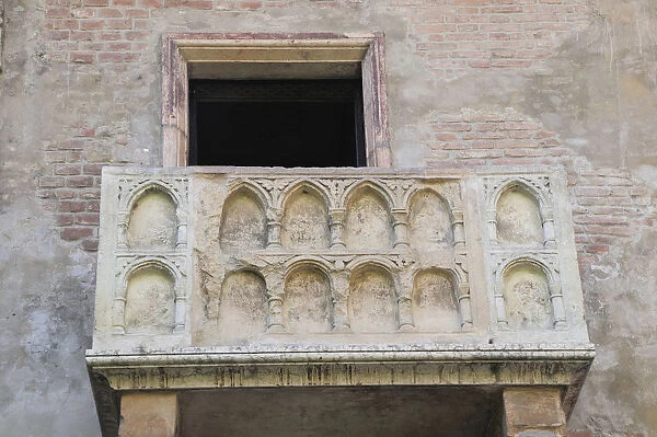 Italy, Veneto, Verona, balcony at Casa di Giulietta