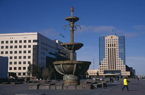KAZAKHSTAN, Astana Fountain and government buildings in the capital