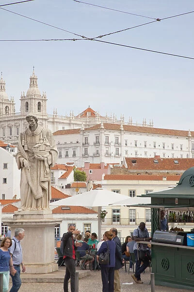 Portugal, Estredmadura, Lisbon, Alfama district, Miradouro das Portas do Sol, Statue of Sao Vicente