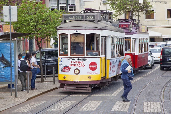Portugal, Estredmadura, Lisbon, Alfama district, Tram approaching stop at Miradouro das Portas do Sol