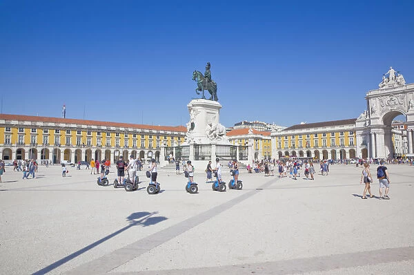 Portugal, Estremadura, Lisbon, Baixa, Praca do Comercio, Segway guided tour of the square with equestrian statue of King Jose and Rua Augusta triumphal arch