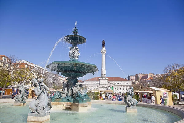 Portugal, Estremadura, Lisbon, Baixa, Praca Rossio with fountain