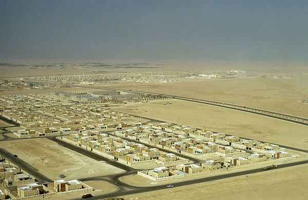 Qatar, Khalifa, New housing on the edge of the desert