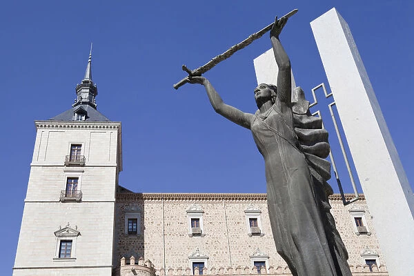 Spain, Castilla La Mancha, Toldeo, Alcazar and Statue of Peace