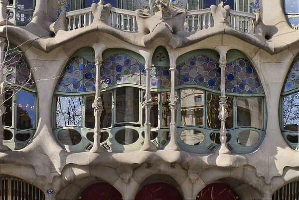 Spain, Catalunya, Barcelona, Casa Batllo by Antoni Gaudi, detail of window exterior