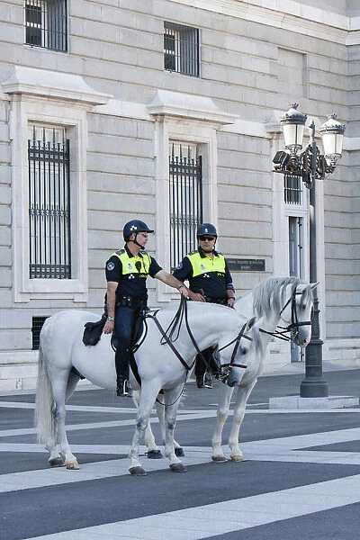 Spain, Madrid, Mounted policemen outside the Palacio Real