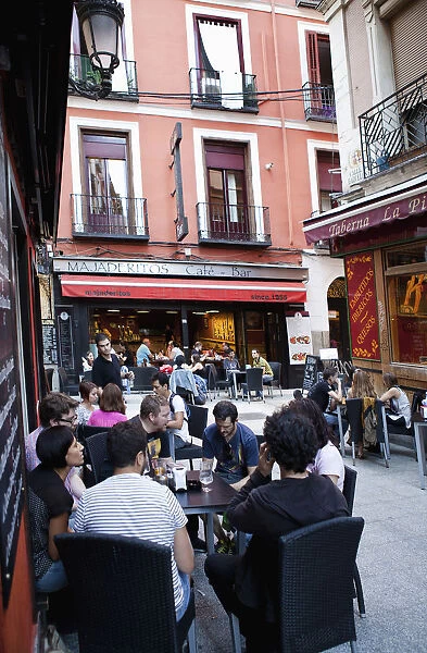 Spain, Madrid, Restaurants and tapas bars south in the Sol, Santa Ana, Huertes district