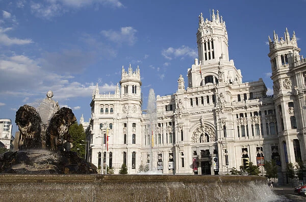 Spain, Madrid, Statue of Cibeles at Plaza de la Cibeles & Central Post Office