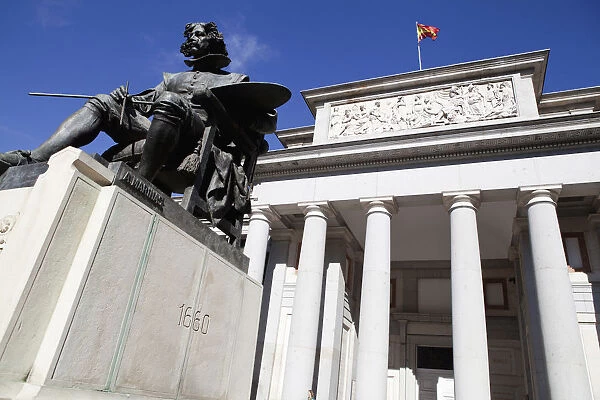 Spain, Madrid, Statue of Diego Velazquez in front of the Museo del Prado