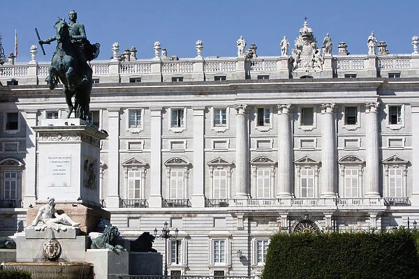 Spain, Madrid, Statue of Philip IV to the left with the Palacio Real in the background
