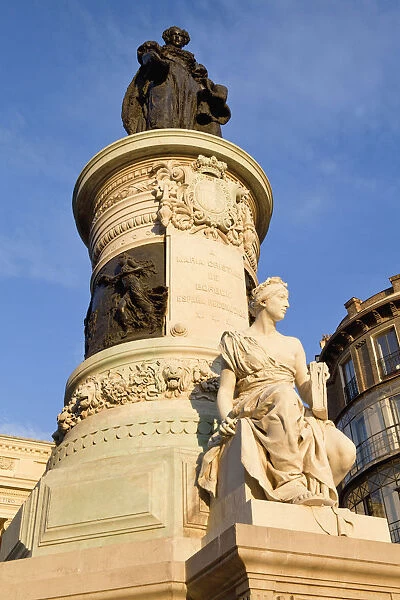 Spain, Madrid, Statue of Queen MarAia Isabel de Braganza in front of the Museo del Prado