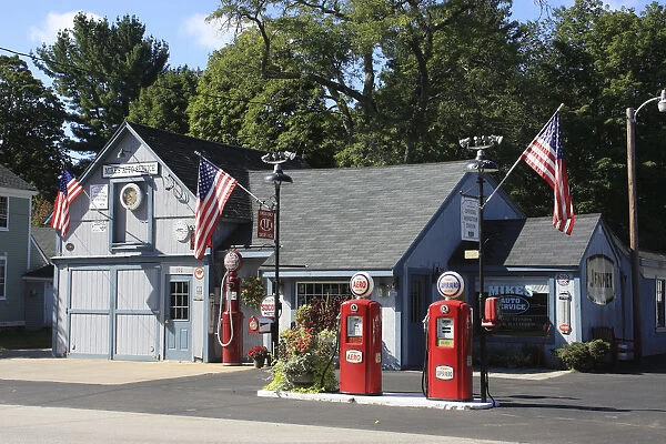 USA, New Hampshire, Amherst, Mikes Garage