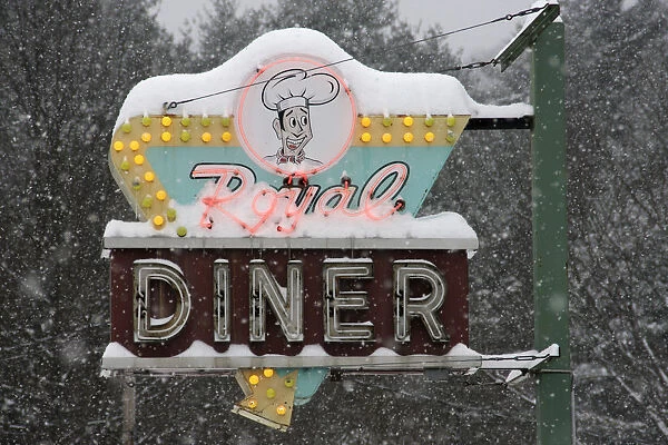 USA, Vermont, Battleboro, Chelsea Royal Diner, restaurant, winter snow