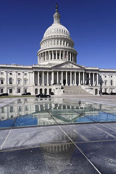 USA, Washington DC, Capitol Building, Central section and dome reflected in Capitol