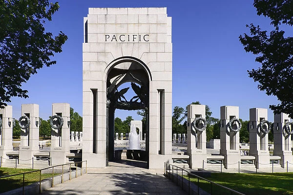 USA, Washington DC, National Mall, National World War 2 Memorial, Southern Triumphal Arch