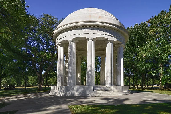 USA, Washington DC, National Mall, District of Columbia War Memorial consisting of a
