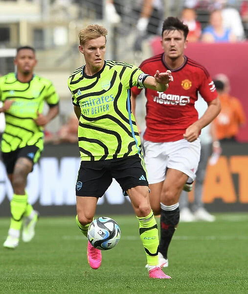 Arsenal's Martin Odegaard Shines: Outperforming Manchester United at MetLife Stadium (2023)