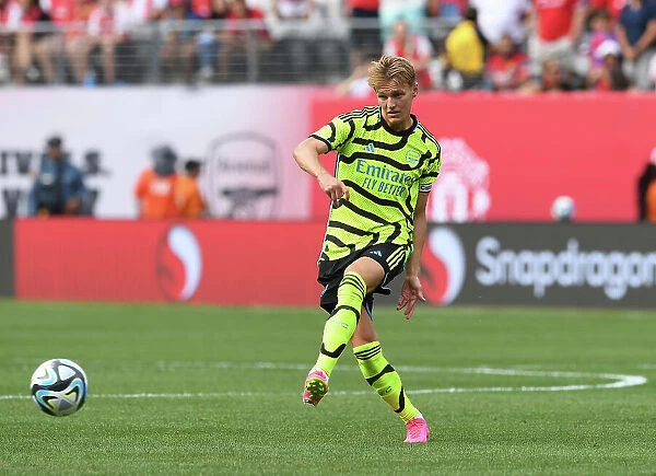 Martin Odegaard's Star Performance: Arsenal Outshines Manchester United at MetLife Stadium (2023)