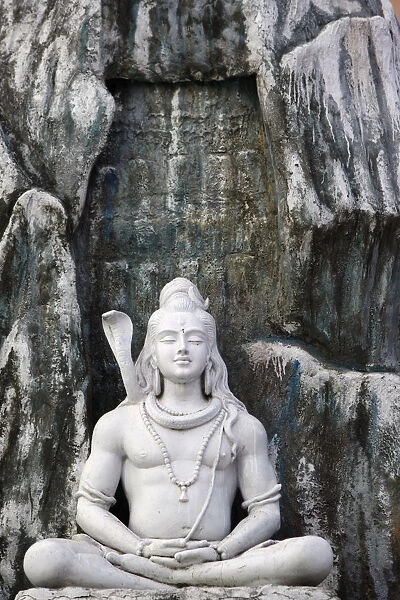 Shiva statue in Lakshman temple