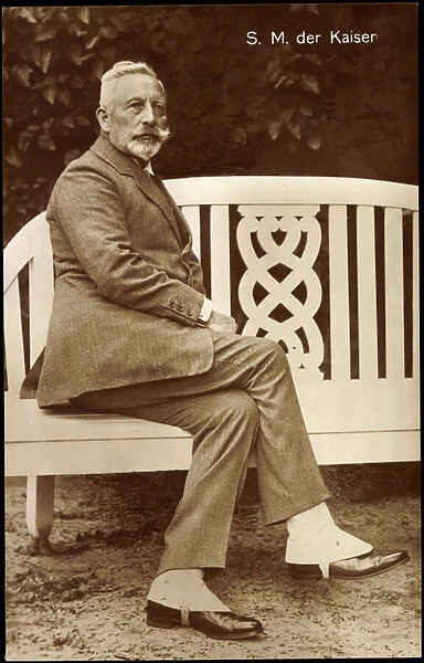 Ak Kaiser Wilhelm II of Prussia, Bench, Patent Shoes (b  /  w photo)