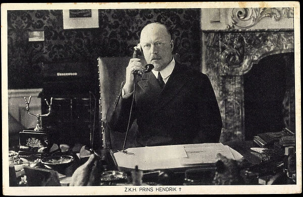 Ak Z. K. H. Prince Hendrik of the Netherlands at the desk, telephone (b  /  w photo)