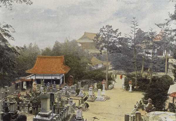 Le Cimetiere Kurodani A Kioto, Tombes Sculptees (colour photo)