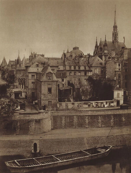 Le Palais de Justice, vu du quai des Orfevres en 1862 (b  /  w photo)