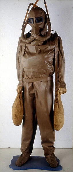 Model of a suit made from the model designed by Leonardo da Vinci (Leonardo da Vinci
