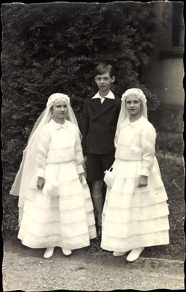 Photo Ak Prince Jean, Elizabeth, Marie Adelaide, Communion, White Dresses (b  /  w photo)