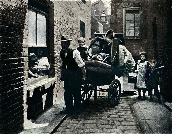 A move in Slumopolis, London, c1901 (1901)