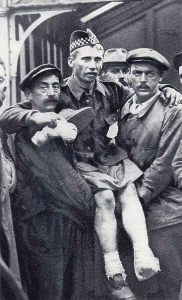 Porters At Boulogne, France, Carrying A Scot Soldier Who Has Been Wounded In Both Feet During The First World War. From The Illustrated War News Published 1914